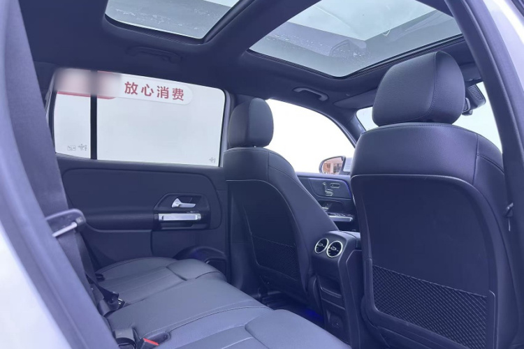 奔驰EQB 2024款 EQB 260中控内饰7004