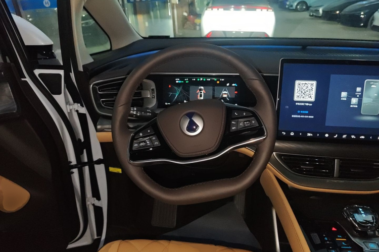 腾势D9 2024款 DM-i 980 四驱尊贵型中控内饰13