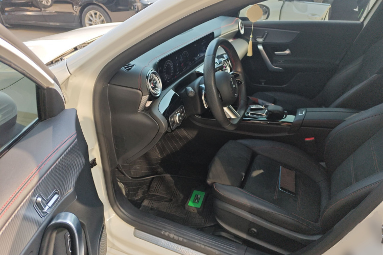 奔驰A级 2023款 A 200 L 时尚型中控内饰20