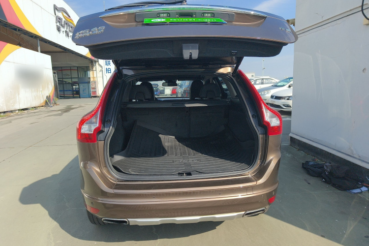 沃尔沃XC60 2017款 T5 智进升级版机舱底盘23