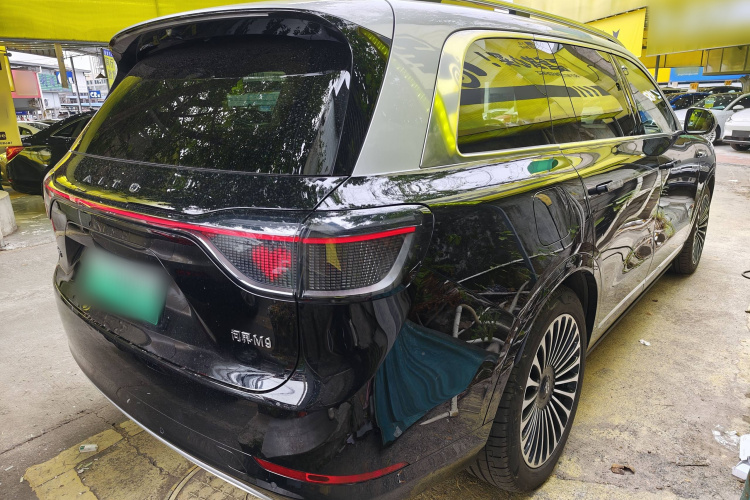 鸿蒙智行 问界M9 2024款 增程 Ultra版 52kWh 5座版车身外观6004