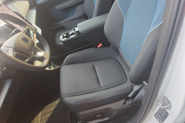 沃尔沃EX30 2025款 后驱长续航版 Plus中控内饰19