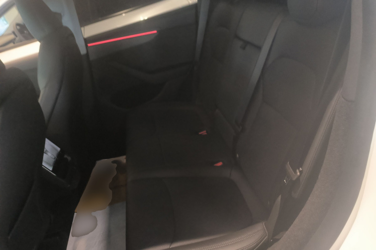 特斯拉 Model Y 2025款 改款 长续航全轮驱动版中控内饰21