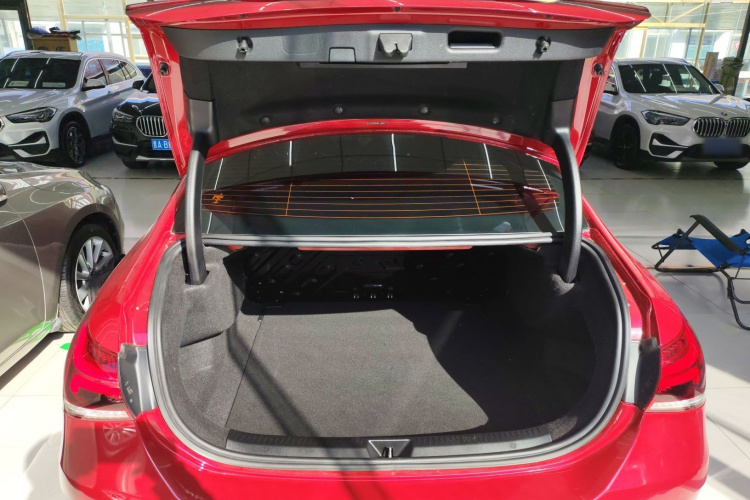 奔驰A级 2021款 A 200 L 运动轿车动感型机舱底盘23