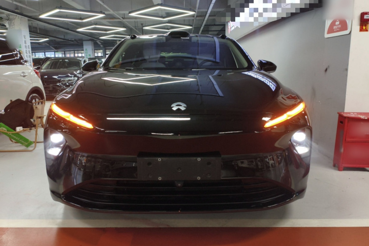 蔚来ET7 2022款 100kWh车身外观2