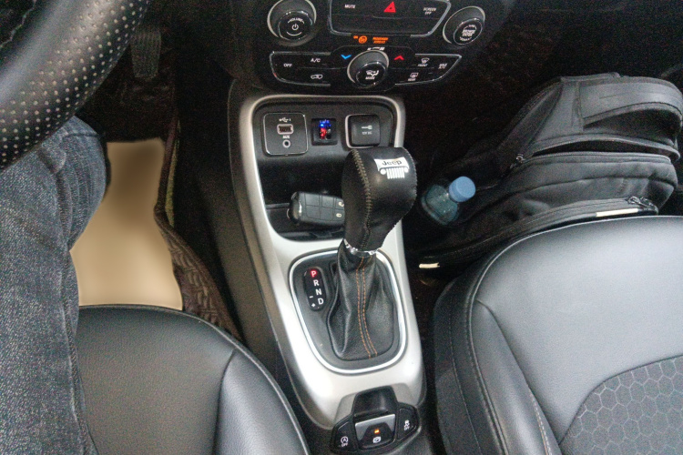 Jeep 指南者 2020款 220T 自动领先版局部细节18