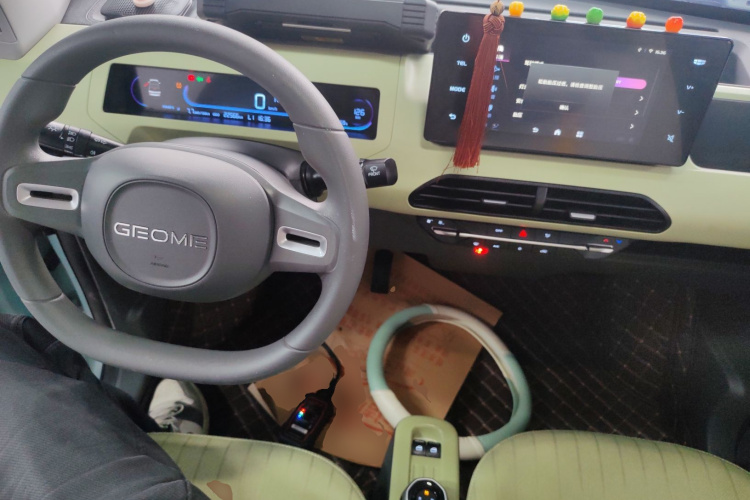 吉利银河 2024款 熊猫mini 200km 耐力熊中控内饰12