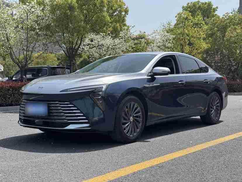杭州二手别克君越2025年款，商务接待的体面入场券？