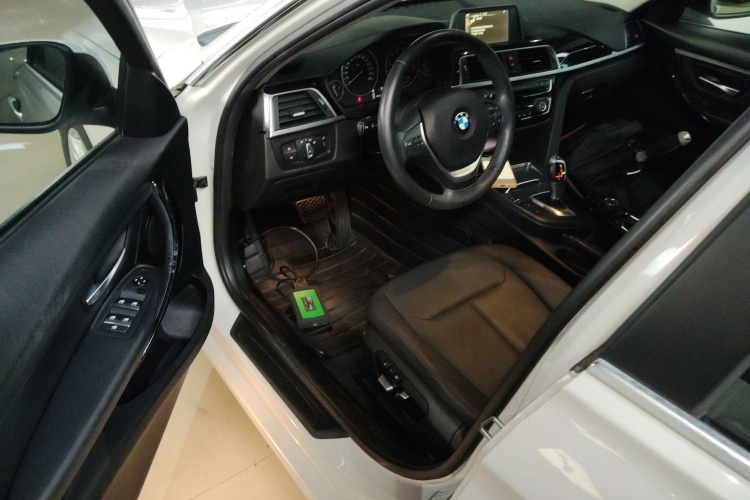 宝马3系 2016款 316Li 时尚型中控内饰20