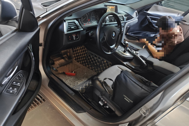 宝马3系 2016款 320Li 时尚型中控内饰19