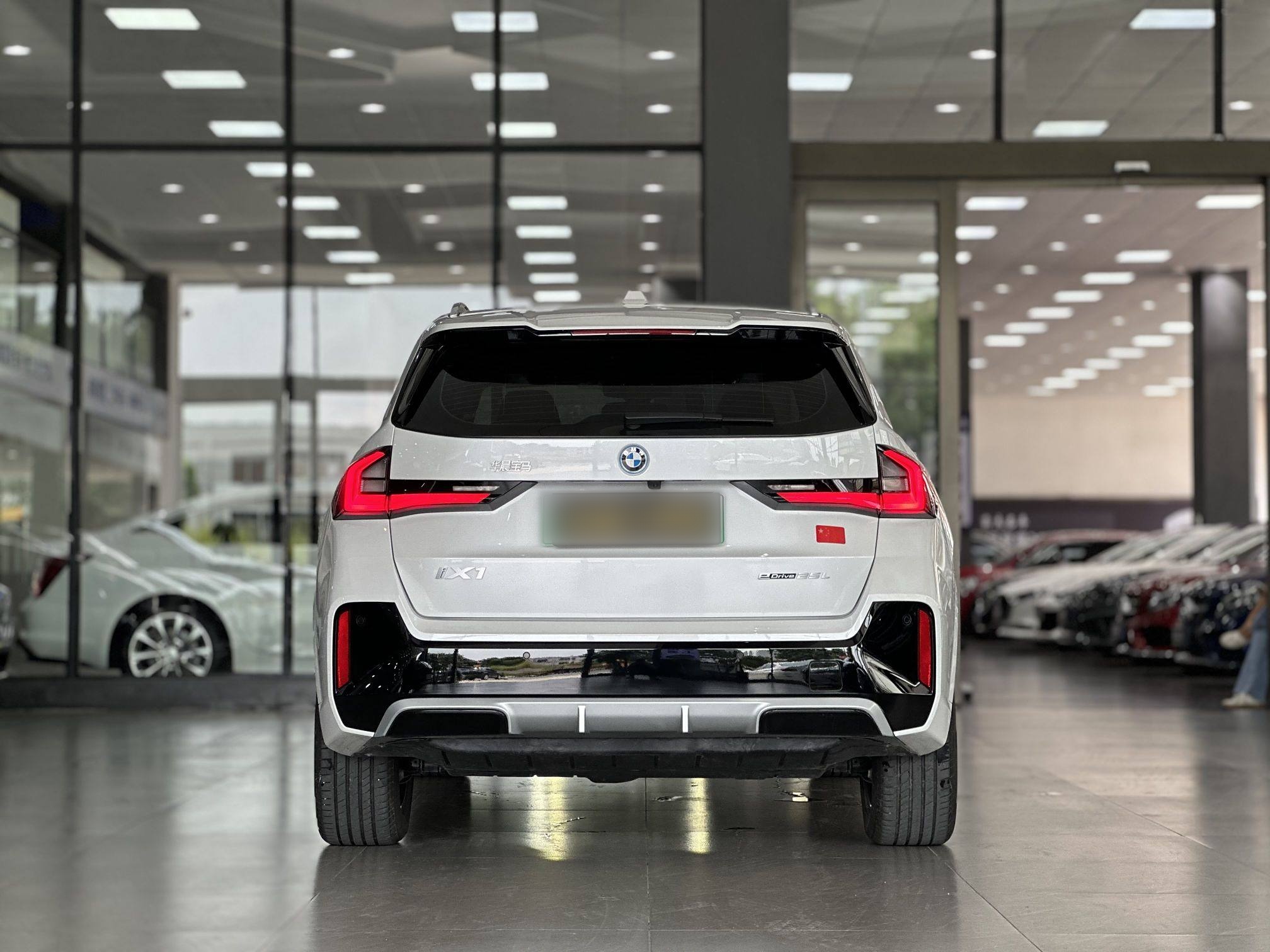 宝马iX1 2023款 eDrive25L M运动套装