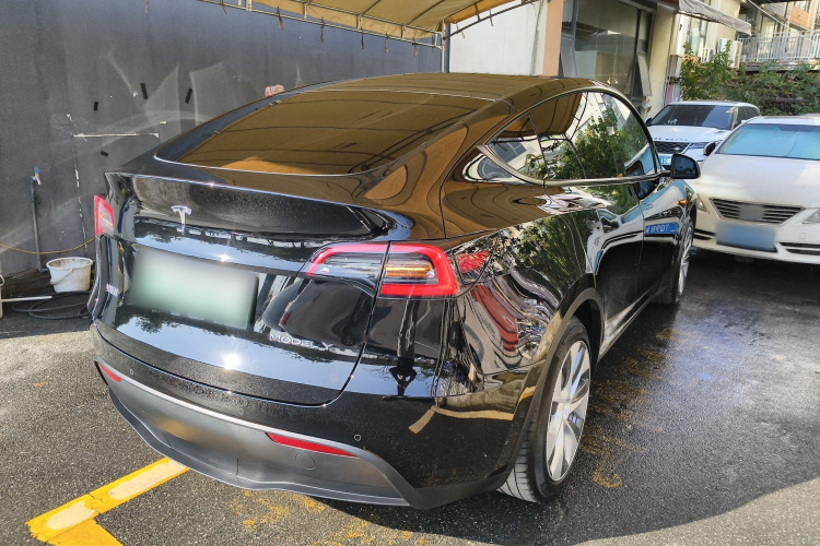 特斯拉 Model Y 2022款 后轮驱动版车身外观7