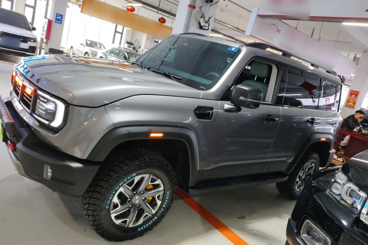 北京越野 北京BJ40 2024款 2.0D 全新刀锋英雄穿越者车身外观4