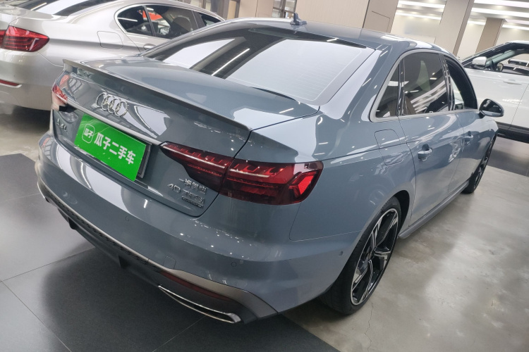 奥迪A4L 2022款 40 TFSI quattro RS套件燃速型车身外观7