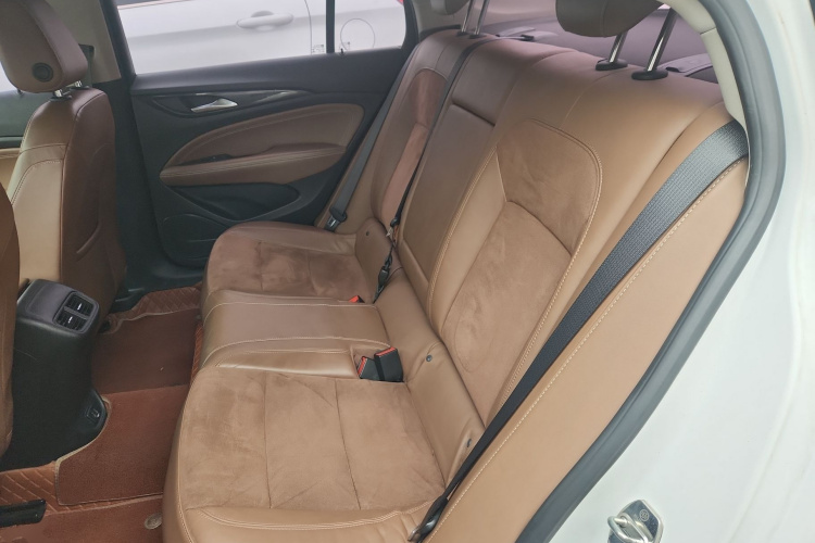 别克 君威 2017款 20T 精英型中控内饰21