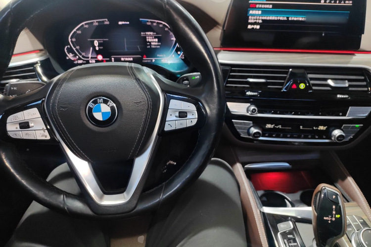 宝马5系新能源 2019款 改款 530Le 先锋版中控内饰7002