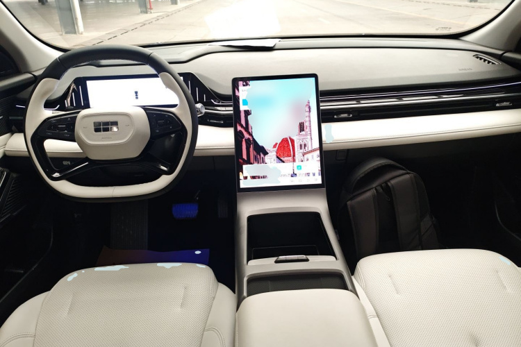 吉利银河 银河L6 2023款 125km 星舰中控内饰12