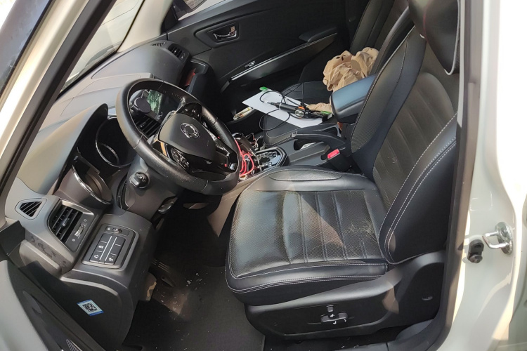 双龙 途凌 2016款 1.6L 汽油 两驱自动豪华版中控内饰19