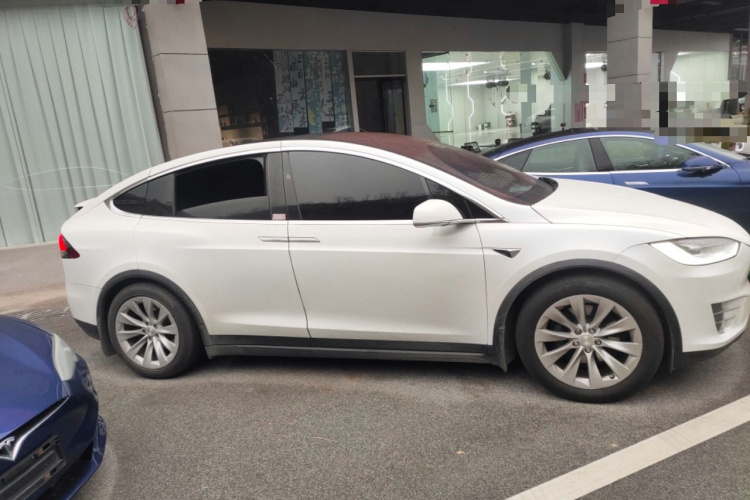 特斯拉 Model X 2019款 长续航版车身外观4