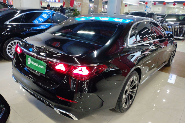 奔驰E级 2024款 改款 E 300 L 时尚运动型车身外观7