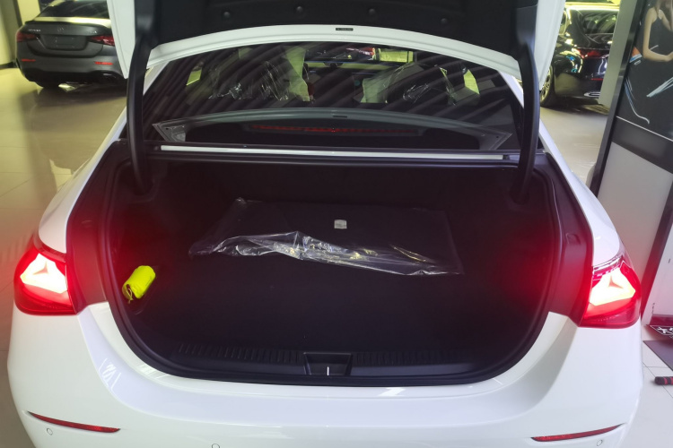 奔驰E级新能源 2024款 E 350 e L 插电式混合动力轿车机舱底盘23