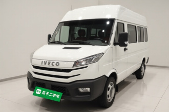 依维柯得意 2023款 2.5T A37M1长轴中顶双胎侧拉门5-9座