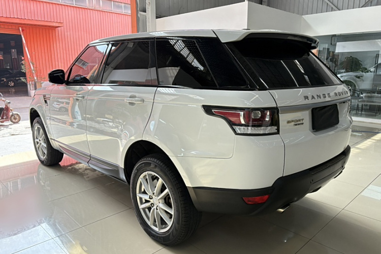 路虎 揽胜运动版 2016款 3.0 SC V6 SE车身外观6003