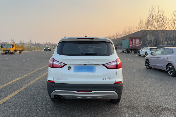 SWM斯威汽车 SWM斯威X7 2016款 1.5T 手动豪华型 7座车身外观6004