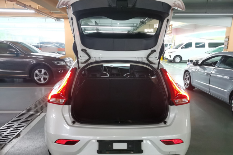 沃尔沃V40 2018款 T3 智雅版局部细节23