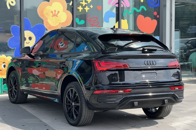 奥迪Q5L Sportback 2024款 40 TFSI 豪华型车身外观6006