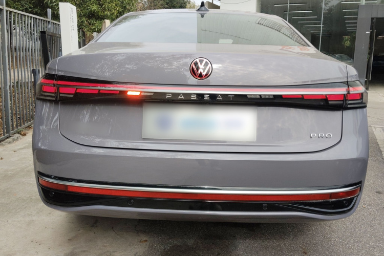 大众 帕萨特 2025款 Pro 380TSI 龙尊版车身外观6