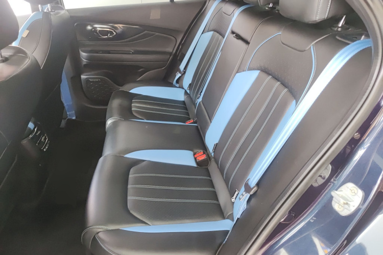 广汽传祺 影豹 2022款 270T DCT J16银河战机版中控内饰21