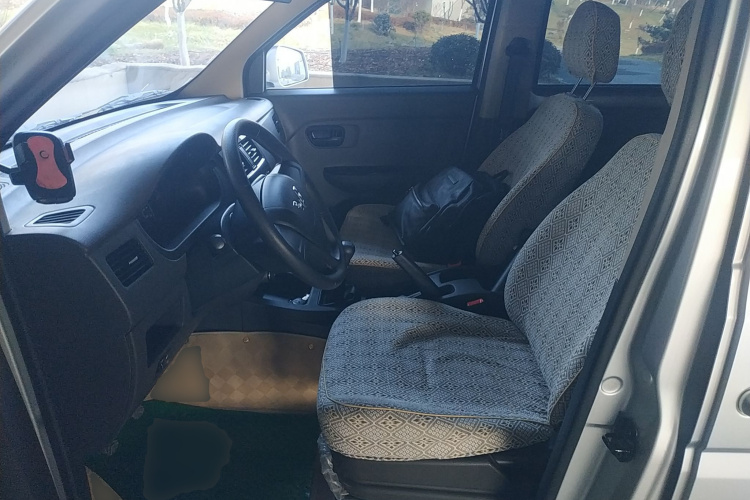 五菱汽车 五菱荣光V 2019款 1.5L标准型国VI LAR中控内饰19