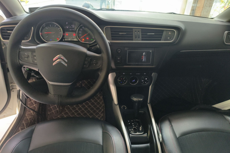 雪铁龙C3-XR 2015款 1.6L 自动先锋型中控内饰12