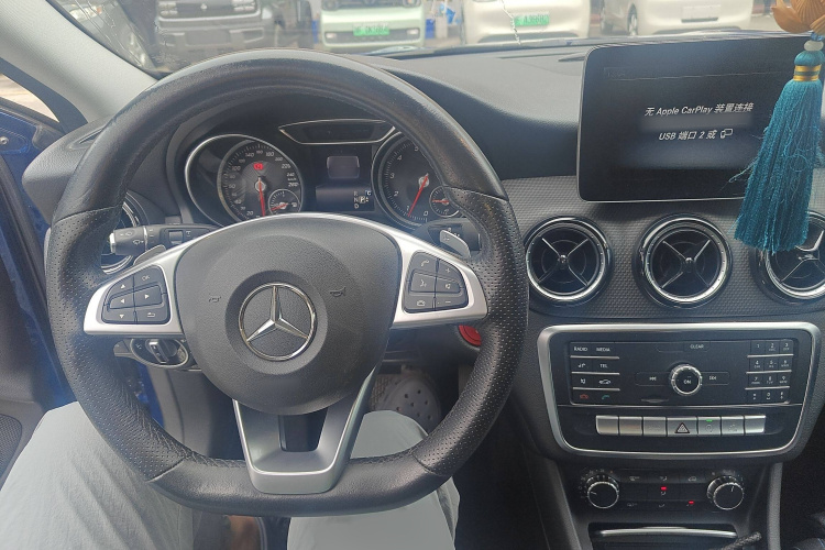 奔驰GLA 2019款 GLA 200 动感型中控内饰7002