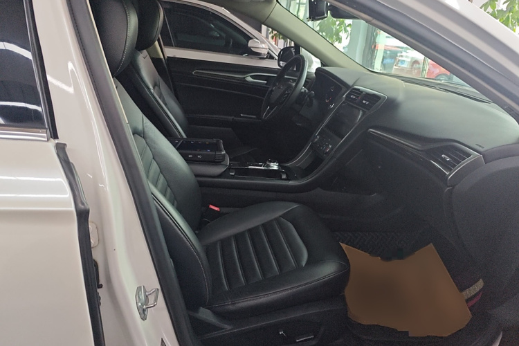 福特 蒙迪欧 2017款 改款 EcoBoost 180 时尚型局部细节41