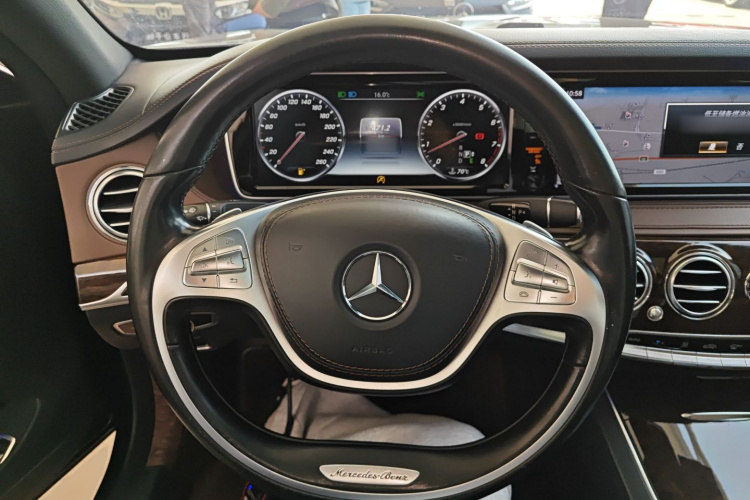 奔驰S级 2017款 S 320 L 商务型中控内饰13