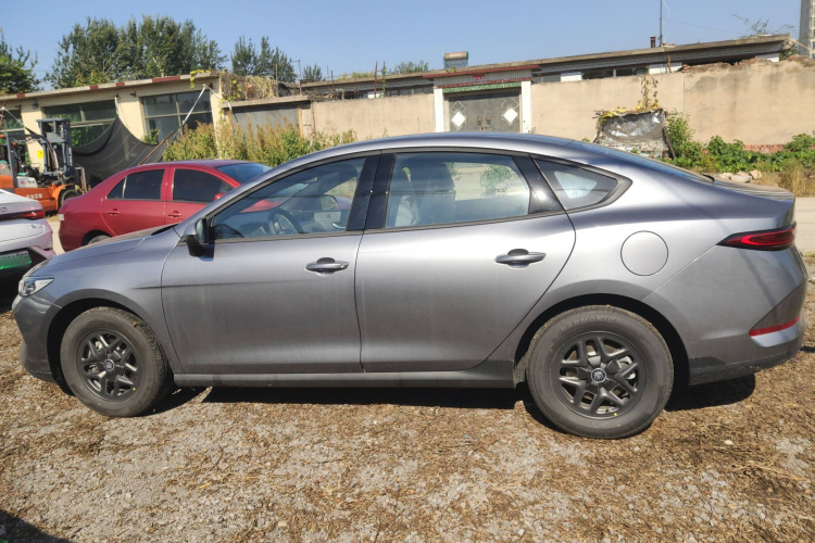 比亚迪 秦PLUS 2025款 DM-i 智驾版 55KM领先型车身外观4