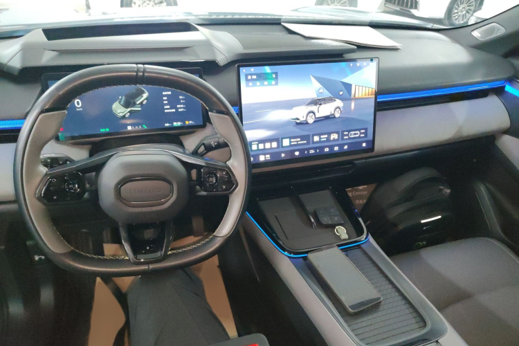 领克08 EM-P 2025款 220km 四驱性能Halo中控内饰7002