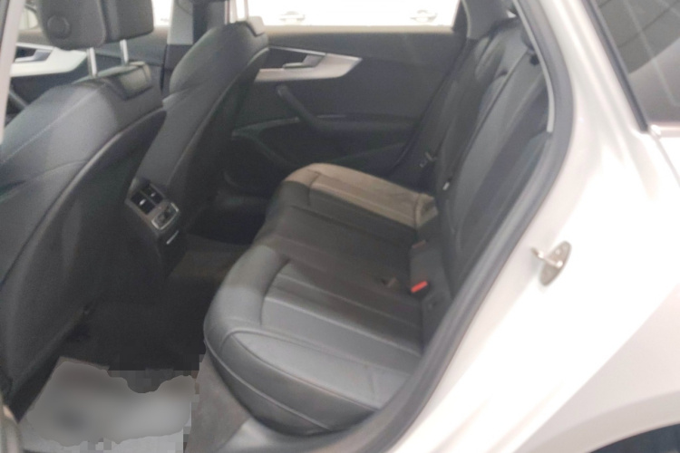 奥迪A4L 2023款 40 TFSI 时尚动感型中控内饰21