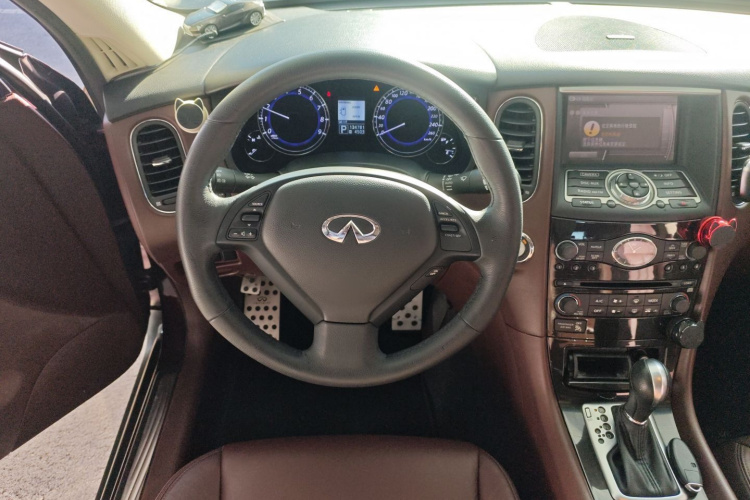 英菲尼迪QX50(进口) 2013款 2.5L 两驱优雅版中控内饰13