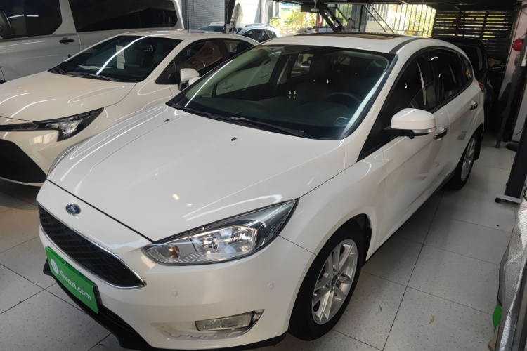 福特 福克斯 2015款 两厢 EcoBoost 125 自动超能风尚型车身外观1