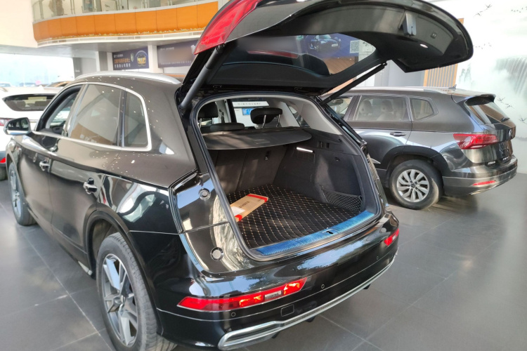 奥迪Q5L 2020款 改款 40 TFSI 荣享时尚型机舱底盘23