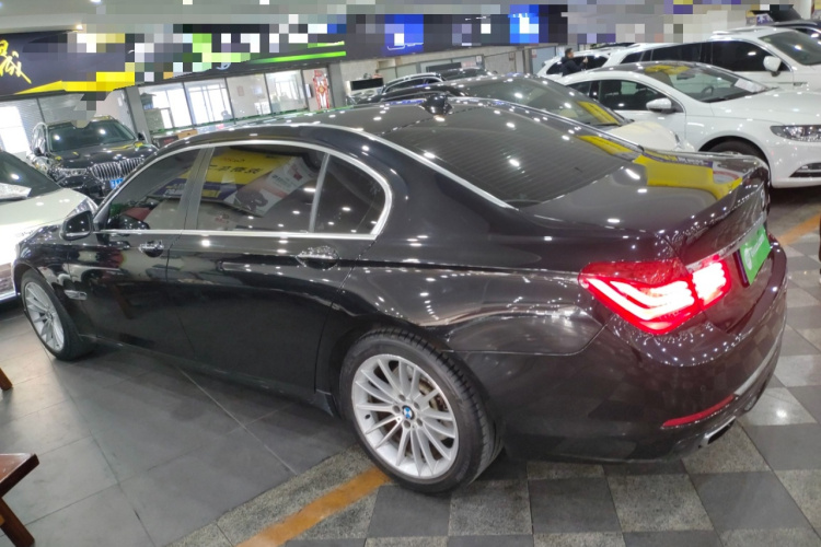 宝马7系 2014款 730Li 臻享型车身外观4