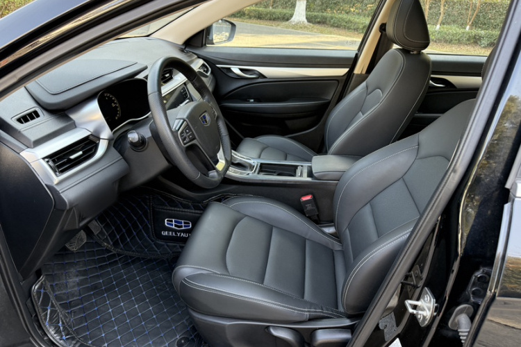 吉利汽车 帝豪 2018款 1.5L CVT向上互联版中控内饰7005