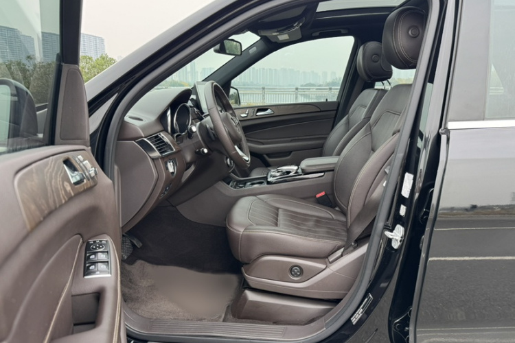 奔驰GLE 2015款 GLE 400 4MATIC局部细节19