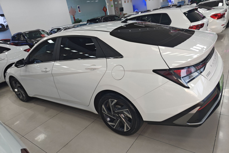 现代 伊兰特 2023款 1.5L CVT GLX精英版车身外观6003