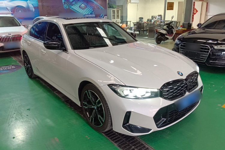 宝马3系 2023款 325i M运动套装车身外观3