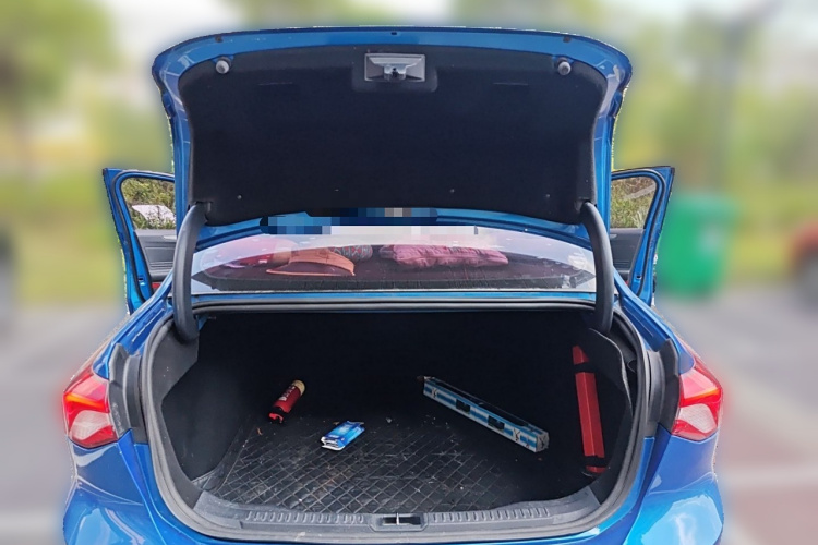 福特 福克斯 2020款 三厢 EcoBoost 180 自动锋耀型局部细节23