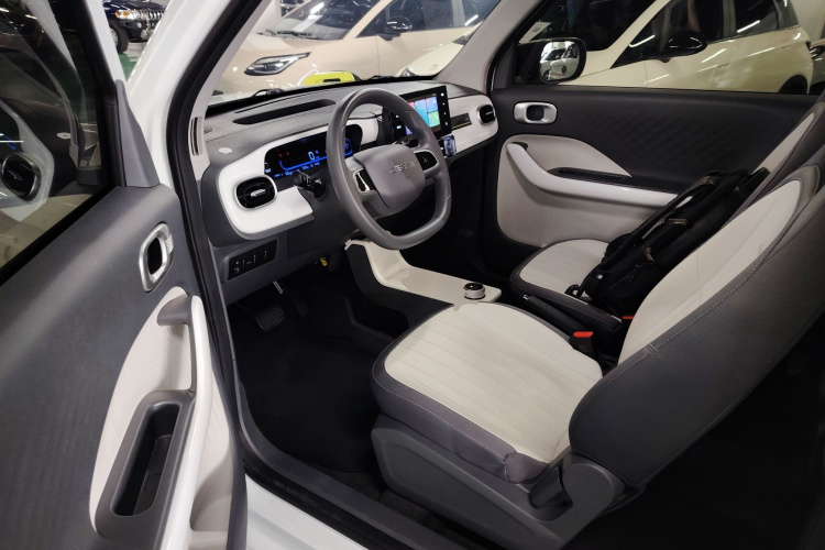 吉利银河 2025款 210km 熊猫骑士中控内饰20